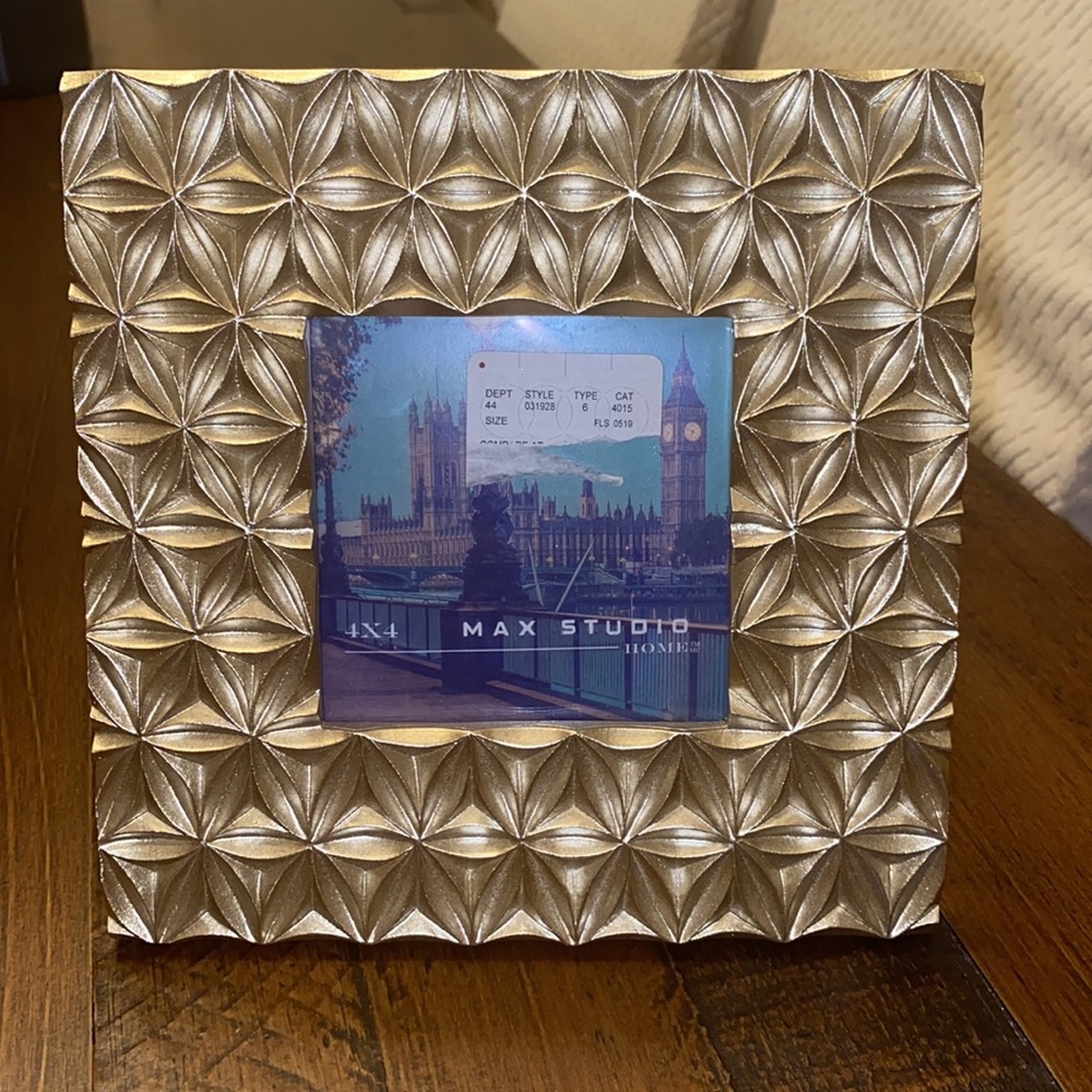Max Studio Home 4x4 gold picture frame